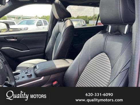 Used 2023 Toyota Highlander XSE AWD/4WD image 7
