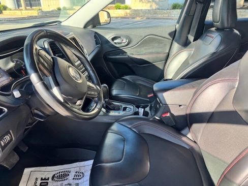 Used 2020 Jeep Cherokee Trailhawk image 36