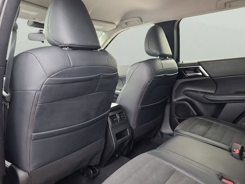 Used 2024 Mitsubishi Outlander SE AWD/4WD image 9