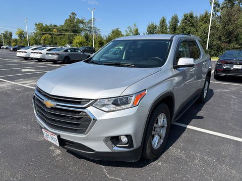 Used 2018 Chevrolet Traverse LT FWD image 2