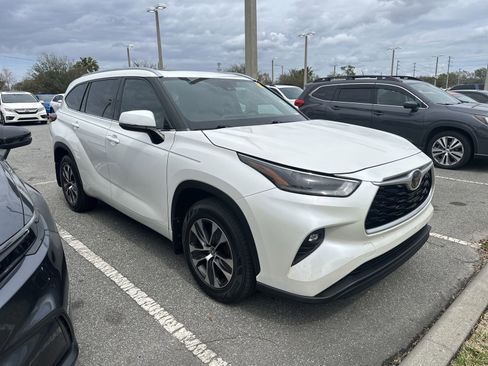 Used 2021 Toyota Highlander XLE image 9