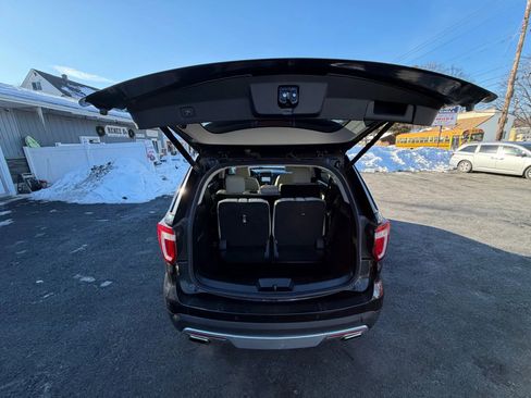 Used 2017 Ford Explorer Platinum image 17