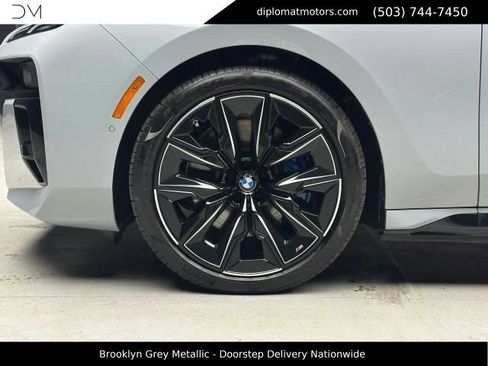 Used 2025 BMW i7 xDrive60 AWD/4WD image 42