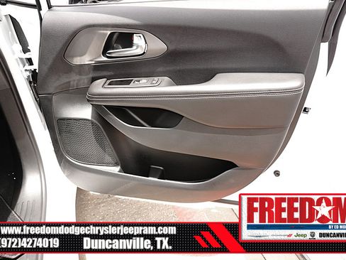 New 2027 Chrysler Pacifica Select AWD/4WD image 39