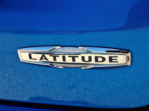 Used 2024 Jeep Compass Latitude image 30