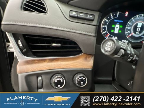 Used 2020 Cadillac Escalade Luxury AWD/4WD image 24