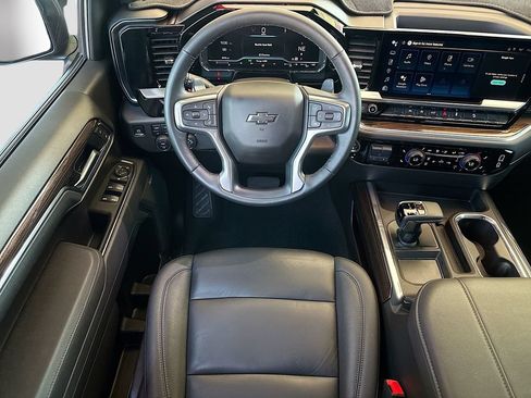 Used 2025 Chevrolet Silverado 1500 LT Trail Boss w/ Convenience Package II AWD/4WD image 10