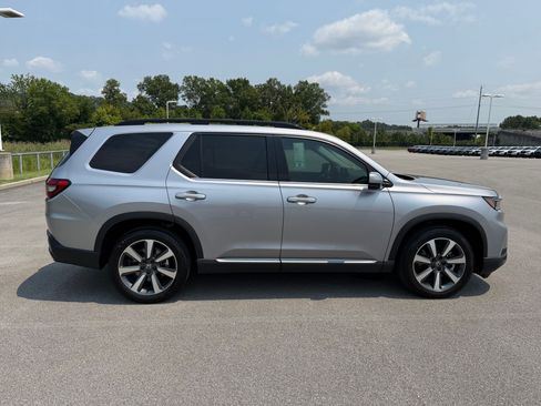 Used 2025 Honda Pilot Elite image 8