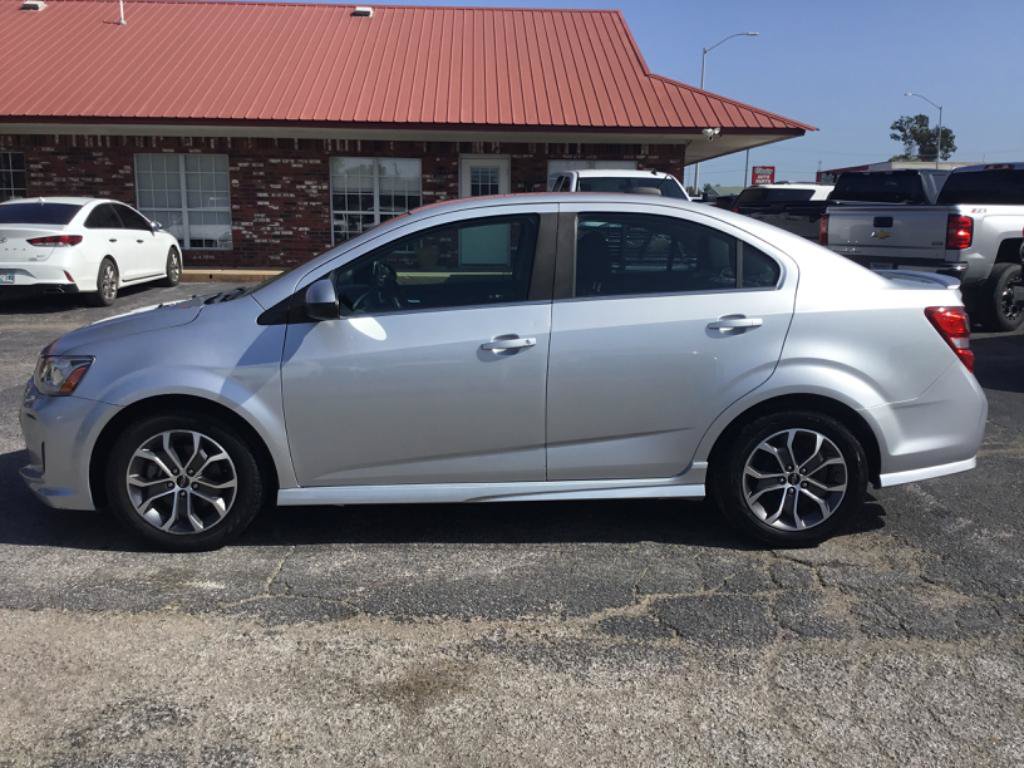 Used 2018 Chevrolet Sonic LT w/ RS Package FWD image 2