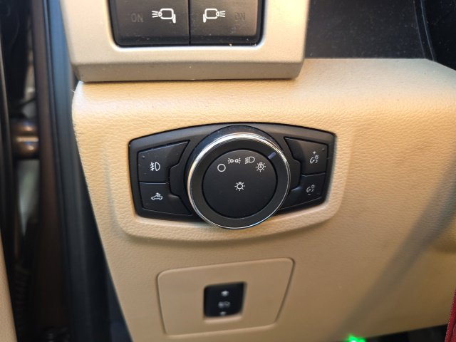 Used 2015 Ford F150 Lariat w/ Equipment Group 502A Luxury AWD/4WD image 12
