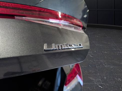 Used 2023 Hyundai Elantra Limited image 35