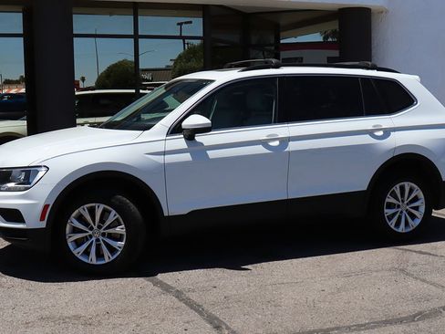 Used 2019 Volkswagen Tiguan SE w/ Panoramic Sunroof Package AWD/4WD image 4
