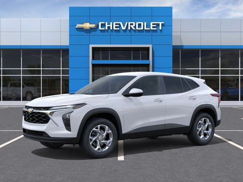 New 2026 Chevrolet Trax LS w/ LS Convenience Package FWD image 7