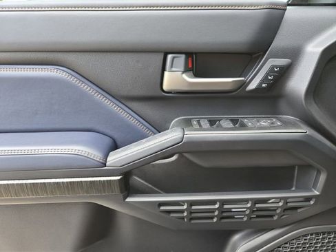 New 2026 Toyota 4Runner Platinum AWD/4WD image 19
