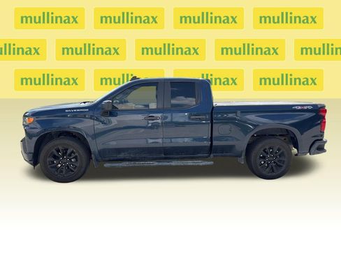 Used 2020 Chevrolet Silverado 1500 Custom w/ Custom Value Package AWD/4WD image 12