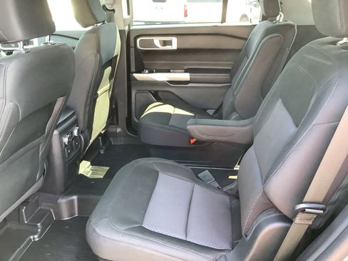 Used 2022 Ford Explorer XLT image 10