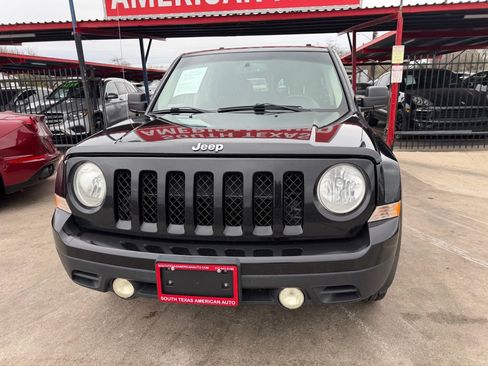 Used 2014 Jeep Patriot Latitude image 2