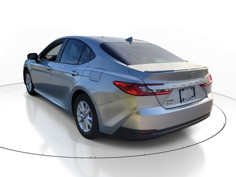 Certified 2025 Toyota Camry LE image 5