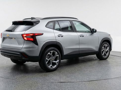 Used 2025 Chevrolet Trax LT image 9