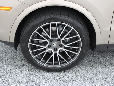Used 2019 Porsche Cayenne AWD/4WD image 11