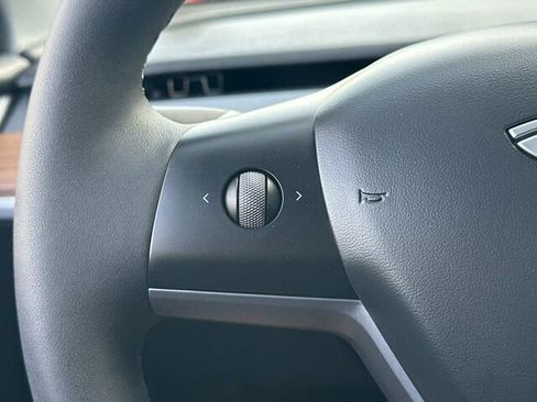 Used 2024 Tesla Model Y Performance image 28