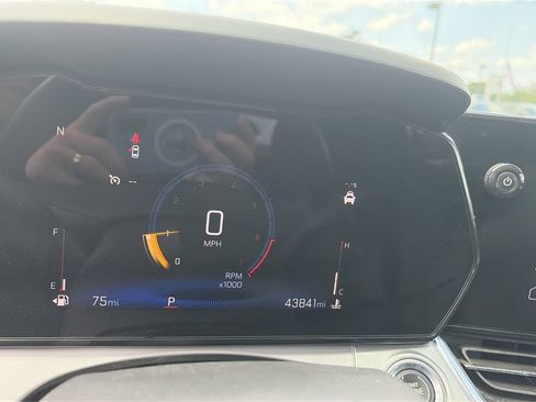 Used 2025 Chevrolet Trax LT w/ Driver Confidence Package FWD image 32