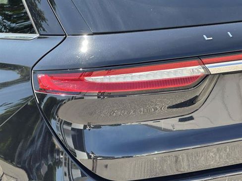 Used 2022 Lincoln Corsair AWD w/ Premium Package image 9