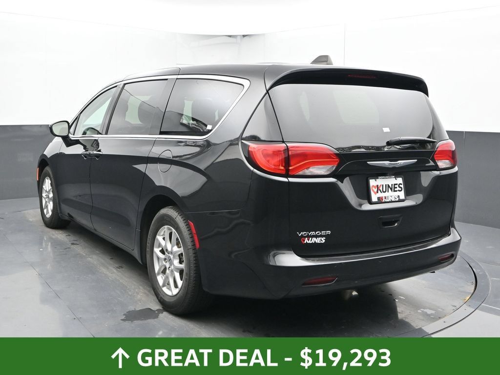 Used 2023 Chrysler Voyager LX FWD image 12