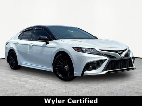 Used 2022 Toyota Camry XSE w/ Navigation Package FWD image 3