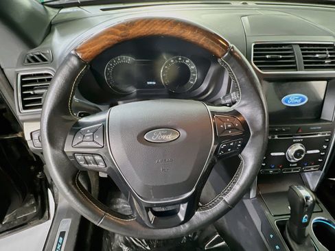 Used 2017 Ford Explorer Platinum AWD/4WD image 11