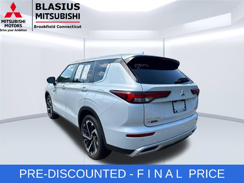 Used 2024 Mitsubishi Outlander 4WD Plug-In Hybrid image 8