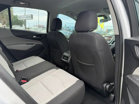 Used 2019 Chevrolet Equinox LS w/ LS Convenience Package FWD image 12
