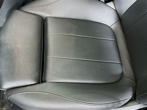 Used 2025 Mercedes-Benz GLB 250 4MATIC image 17