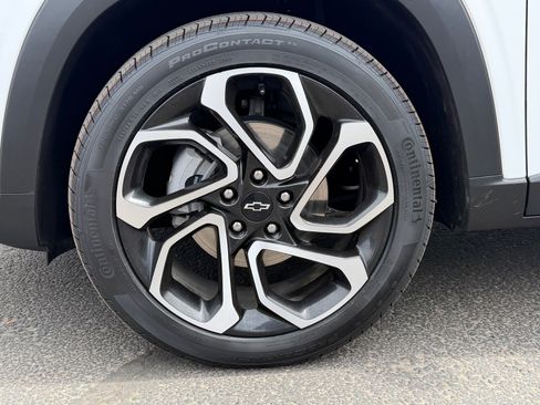 Used 2025 Chevrolet Trax RS w/ Sunroof Package FWD image 10