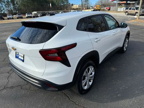 Certified 2025 Chevrolet Trax LS image 9