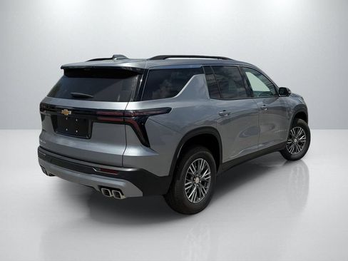 Used 2026 Chevrolet Traverse LT w/ Driver Confidence Package FWD image 5
