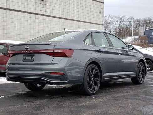 New 2026 Volkswagen Jetta SE FWD image 3