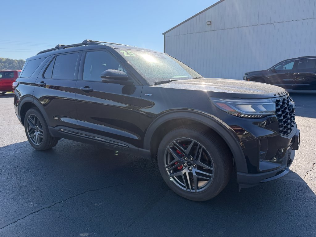 Used 2025 Ford Explorer ST-Line w/ Premium Package AWD/4WD image 3