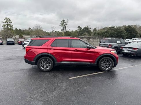 Used 2023 Ford Explorer XLT w/ Equipment Group 202A image 9
