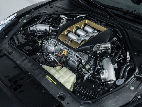Used 2021 Nissan GT-R Premium AWD/4WD image 40