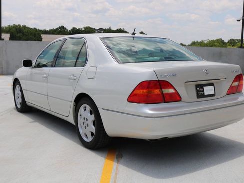 Used 2001 Lexus LS 430 RWD image 40