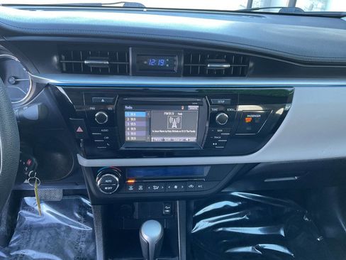 Used 2015 Toyota Corolla LE image 19