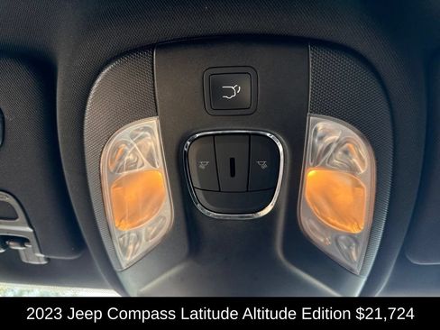 Used 2023 Jeep Compass Latitude w/ Convenience Group AWD/4WD image 21
