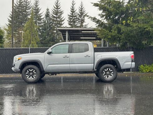 Used 2021 Toyota Tacoma TRD Off-Road w/ Technology Package AWD/4WD image 3