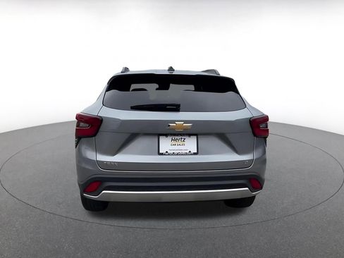 Used 2025 Chevrolet Trax LT FWD image 12