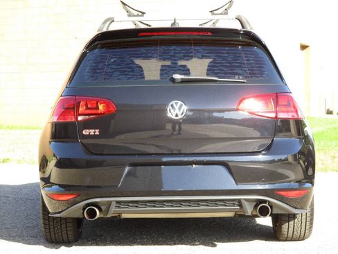 Used 2017 Volkswagen GTI SE FWD image 7