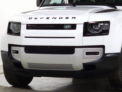 Used 2025 Land Rover Defender 110 S image 12
