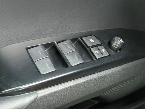 Used 2025 Toyota Camry SE w/ Convenience Package FWD image 22