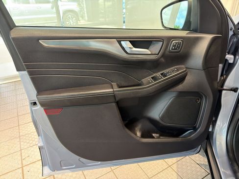 Used 2022 Ford Escape Titanium FWD image 13
