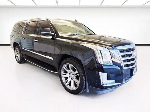 Used 2019 Cadillac Escalade ESV Luxury RWD image 3